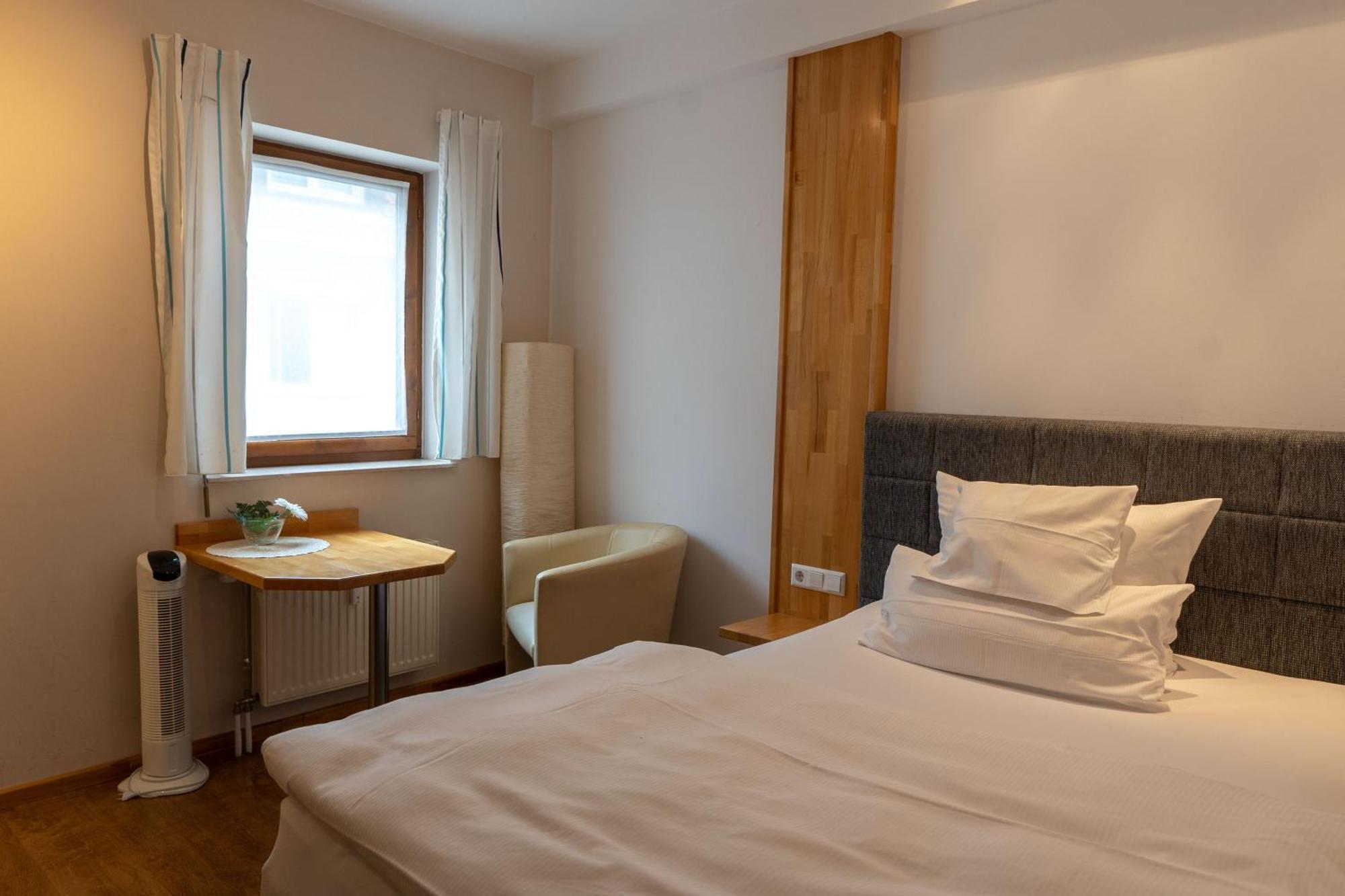 Warum Ins Hotel Neckarsulm Eksteriør billede